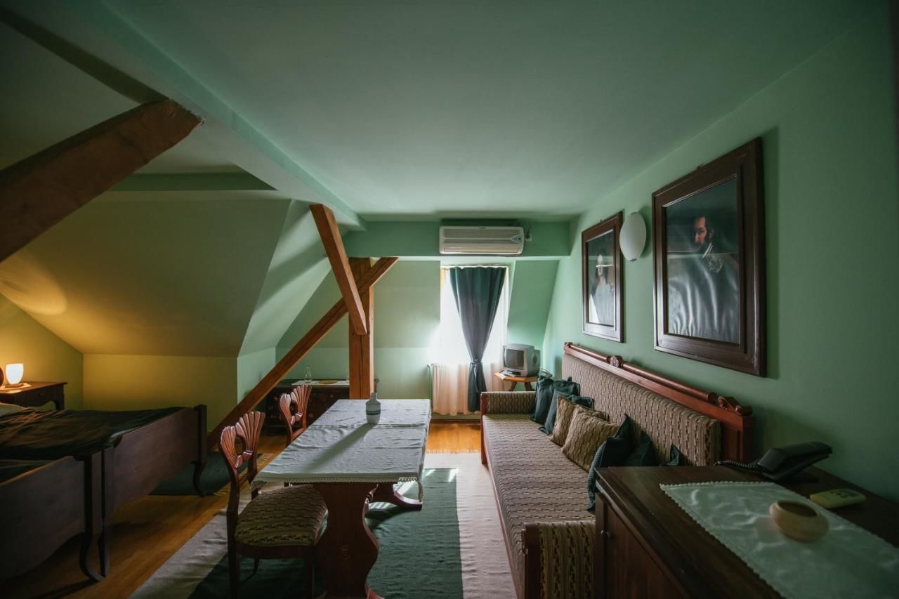 Отели типа «постель и завтрак» Vörös Guest House Тыргу-Секуеск