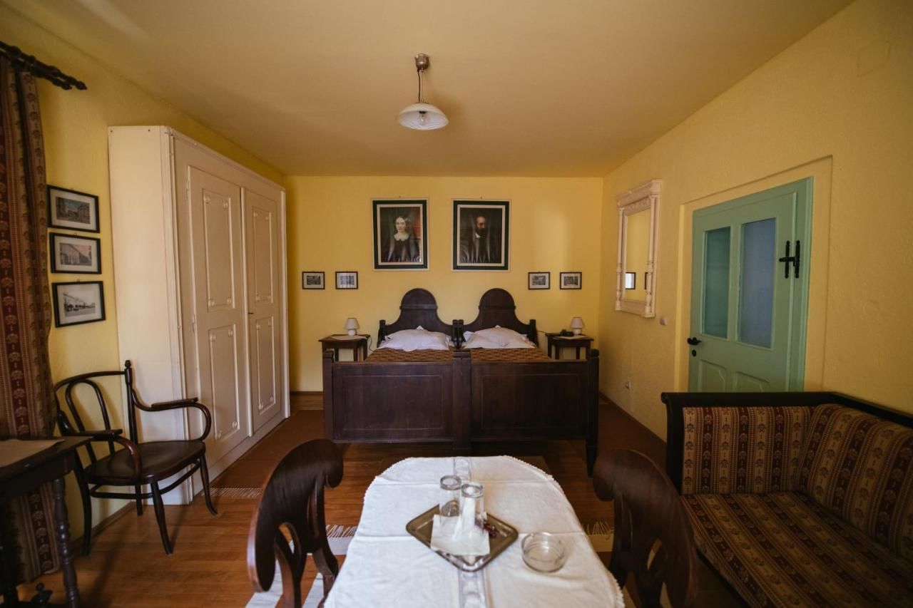 Отели типа «постель и завтрак» Vörös Guest House Тыргу-Секуеск
